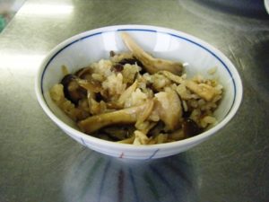 もち入りきのこの炊き込みご飯