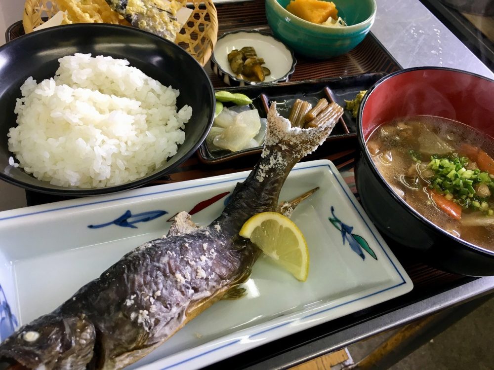 奥只見レイクハウス　岩魚定食